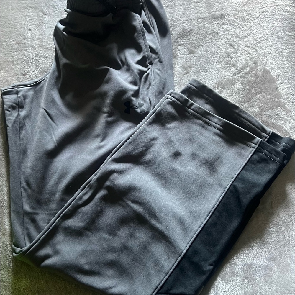 Under Armour Youth Gray Plants Size XL